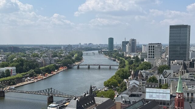 2026년 7월 독일 사진

독일 프랑크푸르트 마인강과 도심을 내려다본 여름 풍경

Summer Cityscape of Frankfurt and the Main River in Germany