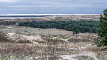 The delicate Parnidis Dune, 52 meters high above sea level, is a white drifting dune on the coast of the Curonian Spit, located near the Lithuania-Russia border, southeast of Nida, Klaipeda, Lithuania © MoVia1