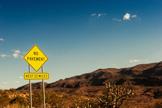 A no pavement sign in the Arizona country side.