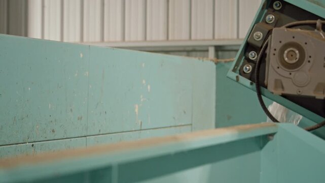 Recycling Material Dropping from Conveyor Belt