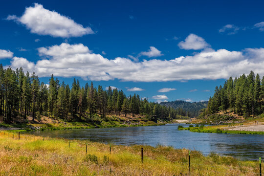 Klamath River in Keno where the Applegate Trail traveled through in  Oregon, USA