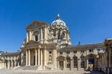 Obraz premium Val-de-Grâce baroque church architecture with dome in Paris