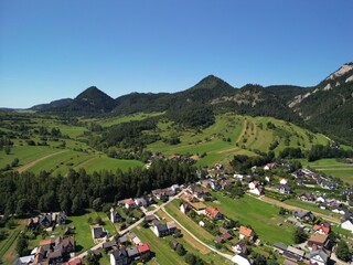 Pieniny - Polska Piękne góry i szczyty, Trzy Korony zdjęcie wykonane dronem. Przyroda, góry, Pieniny, Dunajec, rzeka, Trzy Korony, podróże © Konrad