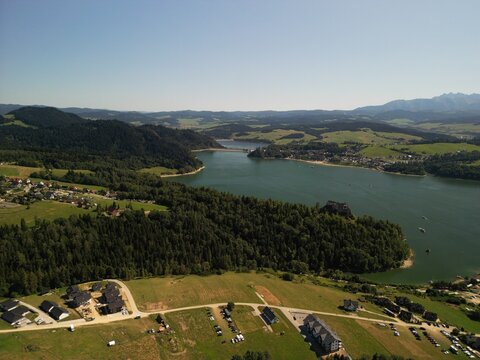 Jezioro Czorsztyńskie - Polska
Piękne jezioro na pograniczu g&oacute;r Pienin i Tatr, zdjęcie wykonane dronem. Lato, wiosna, jesień, jezioro, g&oacute;ry, pola, niebo ,zamek, plaża, piękne widoki.