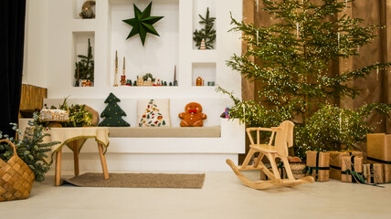 Naklejka premium Cozy Christmas scene with decorated tree, gifts, and rocking horse
