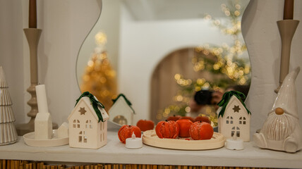 Naklejka premium Cozy winter mantelpiece decor with festive Christmas tree and warm candlelight