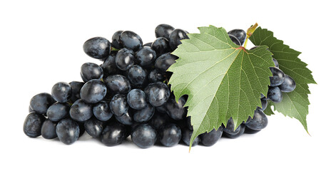 Naklejka premium Bunch of grapes with green leaves isolated on white