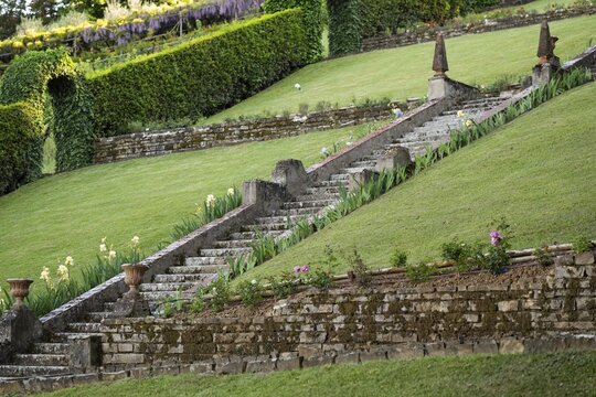 Old stone staircase, stone wall, hedge and well-kept lawn, Bardini Garden or Giardino Bardini, Florence, Tuscany, Italy