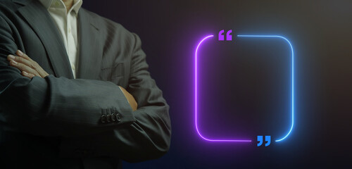 Naklejka premium Businessman with arms crossed standing beside glowing empty neon quotation mark speech bubble mockup. Client testimonial review template, customer feedback, and dialogue quote frame template.
