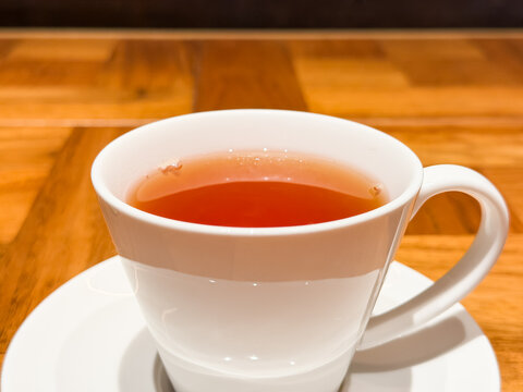 日本産の紅茶のクローズアップ。和紅茶が入ったティーカップ。