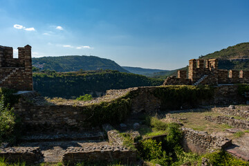 Fototapeta premium Fortaleza de Tsarevets y casco antiguo de Veliko Tarnovo, Bulgaria