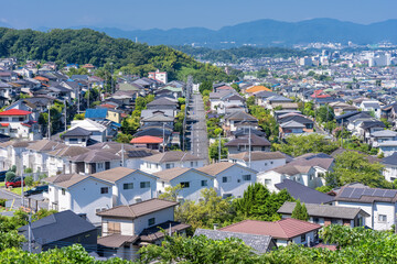 Fototapeta premium 東京都日野市の高台から見下ろす郊外の住宅街 