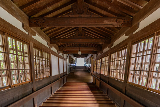 寺院の階段状廊下
