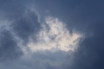 Obraz premium Soft warm light breaking through center of dark storm clouds