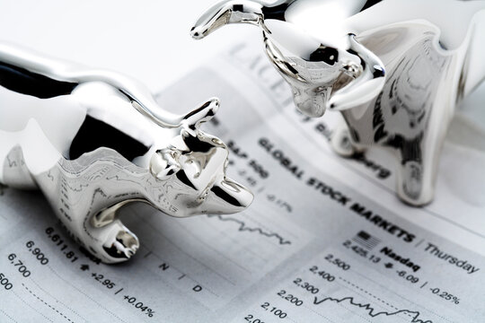 Bull and bear figurine on quotations sheet, close-up