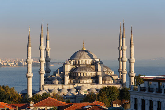 Turkey, Istanbul, View of Sultan Ahmed Mosque at Sultanahmet district