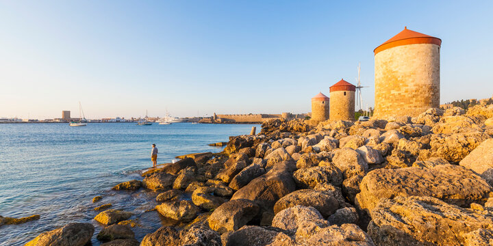 Greece, Rhodes, mole of Mandraki harbour with windmills