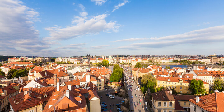 Czech Republic, Prague, cityscape with old town, Charles Bridge and Vltava