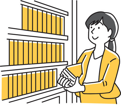 本棚を見つめる本を持った女性