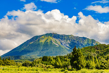 Obraz premium 大山を望む鳥取県の自然風景
