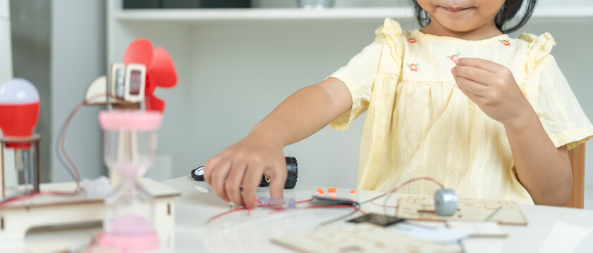 Electronic Activity Kit, STEM science toy,  child learn electrical processes through hand on experience without screen time, emotional intelligence, intellectual intelligence, executive function.