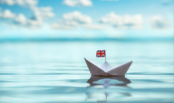 Kleines Papierschiff aus England