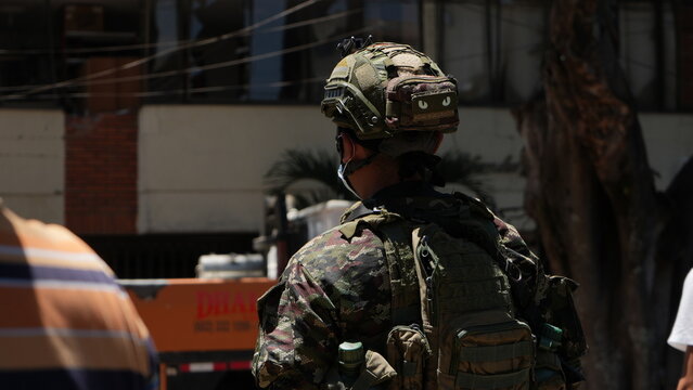 Soldados en Terremoto en Cali
