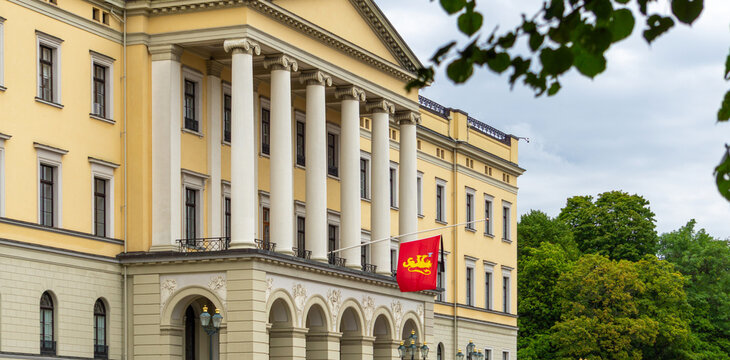 Royal Palace Oslo and royal standard during national mourning