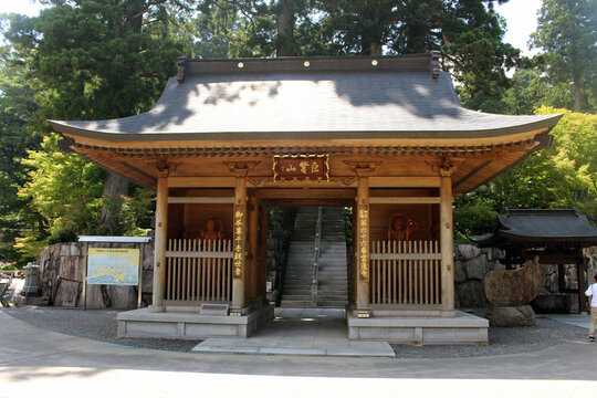 Niomon Entrance Gate and Nio Guardians at Unpenji Temple (the 66th) on Shikoku Henro Pilgrimage, Kagawa, Japan 2026
