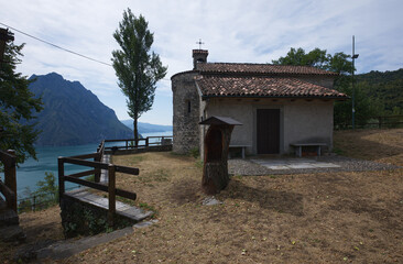 Il lago d'Iseo è uno splendido e tranquillo lago glaciale situato nella regione Lombardia, nell'Italia settentrionale. © Ivan