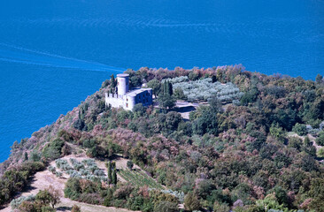Il lago d'Iseo è uno splendido e tranquillo lago glaciale situato nella regione Lombardia, nell'Italia settentrionale. © Ivan