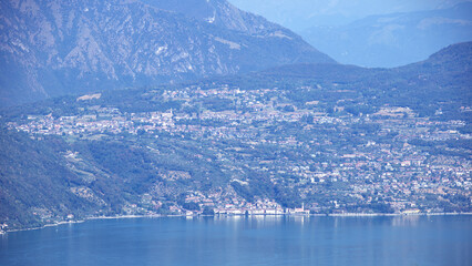 Il lago d'Iseo è uno splendido e tranquillo lago glaciale situato nella regione Lombardia, nell'Italia settentrionale. © Ivan
