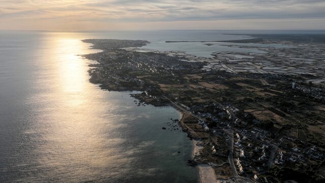 survol de la presqu'ile du Croisic, des plages de Batz-sur-mer et les marais salants de Gu&eacute;rande
