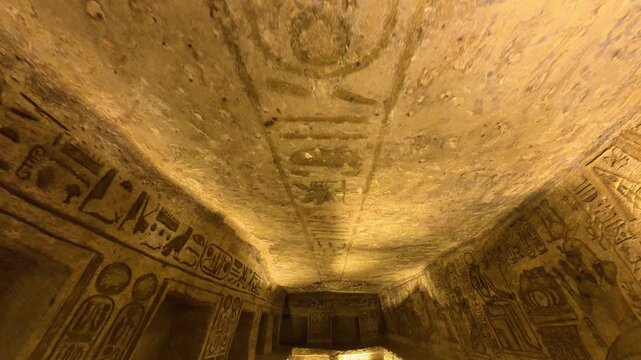 Interior del templo de Rams&eacute;s II en Abu Simbel, Egipto