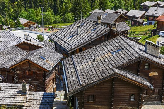 Old wooden houses with wooden shingle roofs, historic village centre, Grimentz, Val d'Anniviers, Valais Alps, Canton Valais, Switzerland