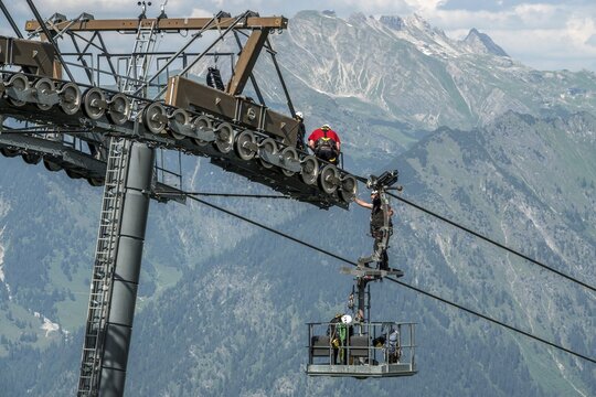 Fellhornbahn cable car support, repair work on a carrying cable, mountains of the Allg&auml;u Alps behind, Oberstdorf, Oberallg&auml;u, Allg&auml;u, Bavaria, Germany
