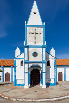 Church with Caribbean colonial architecture in the coastal town of Ad&iacute;cora &ndash; Travels along the Venezuelan coast