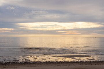 Obraz premium Sunset Sea Horizon Timelapse with Moving Clouds