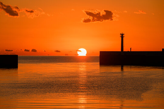 ダルマ夕日」の写真素材 | 743件の無料イラスト画像 | Adobe Stock
