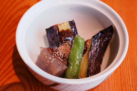 Miso Dengaku Eggplant, Traditional Japanese Food - 日本料理 茄子の味噌田楽 日本の伝統的な和食料理
