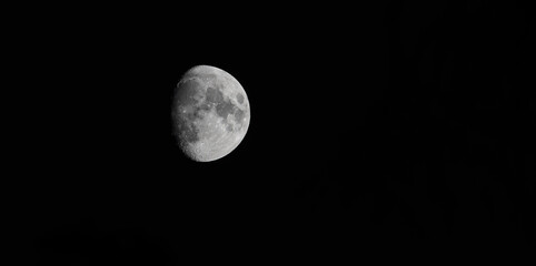 The moon is in its first quarter, not full © Paweł Kacperek