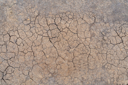 Mudcracks ( mud cracks, desiccation cracks or cracked mud). Waimea Canyon Basalt, Napali Member, Tholeiitic basalt. Weathered. Pu&rsquo;u O Kila Lookout. Kokeʻe State Park, Kauai County, Hawaii. Weathering.