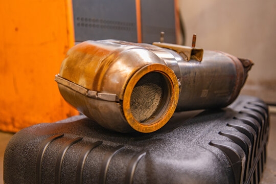 automotive catalytic converter exhaust component
