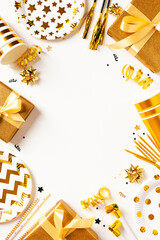 Naklejka premium Gold birthday party gifts and decorations frame on white background