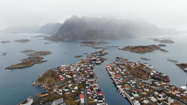 Stadio di henningsv&aelig;r dall'alto, arcipelago delle Lofoten,
