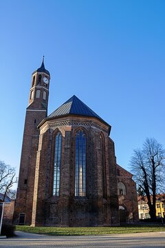 brandenburg an der havel, deutschland - kirche st. johannis am havelufer