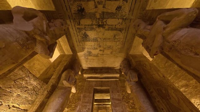 Interior del templo de Rams&eacute;s II en Abu Simbel, Egipto