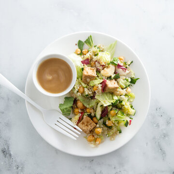 Tofu salad with chickpeas