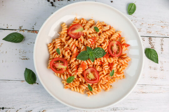 fusilli pasta with tomato sauce and basil