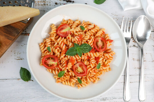 fusilli pasta with tomato sauce and basil